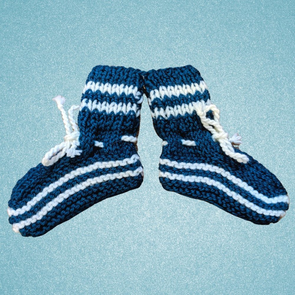 Hand-Knitted Unisex Newborn Baby Blue Socks NWT 🌺HP